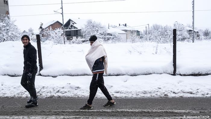 Stotine migranata na snijegu, bez krova nad glavom vape za boljim uslovima