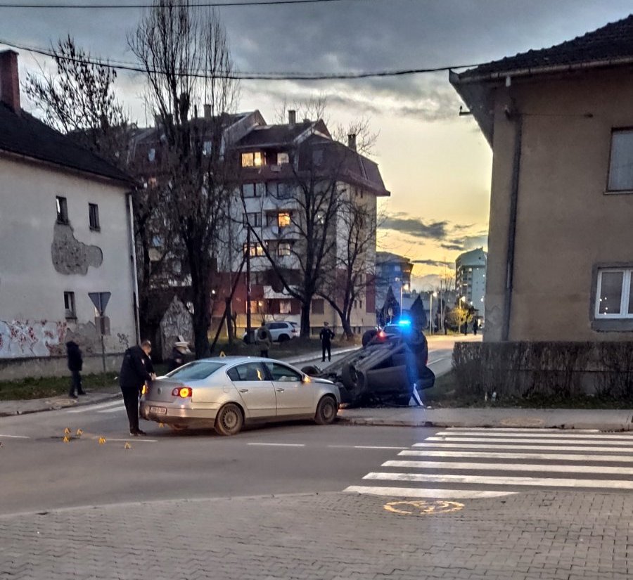 Teška saobraćajna nesreća u Doboju (FOTO) Teška saobraćajna nesreća u Doboju (FOTO)