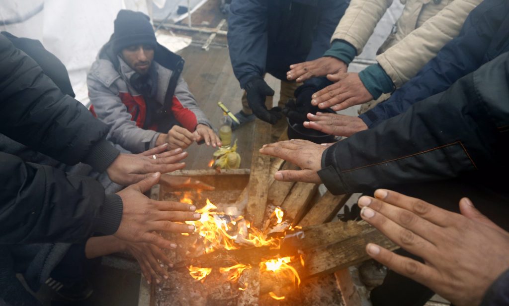 Stotine migranata na snijegu, bez krova nad glavom vape za boljim uslovima Stotine migranata na snijegu, bez krova nad glavom vape za boljim uslovima