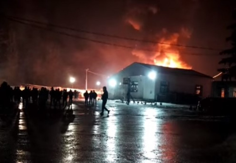 Drama u Blažuju: Planuo migrantski kamp Drama u Blažuju: Planuo migrantski kamp