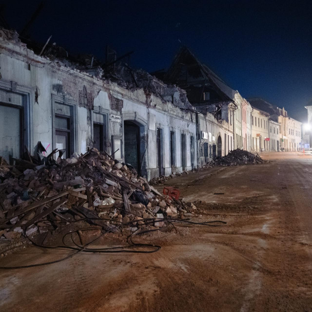 Hrvatska / Stižu nove informacije iz Petrinje nakon potresa - štete ima i večeras