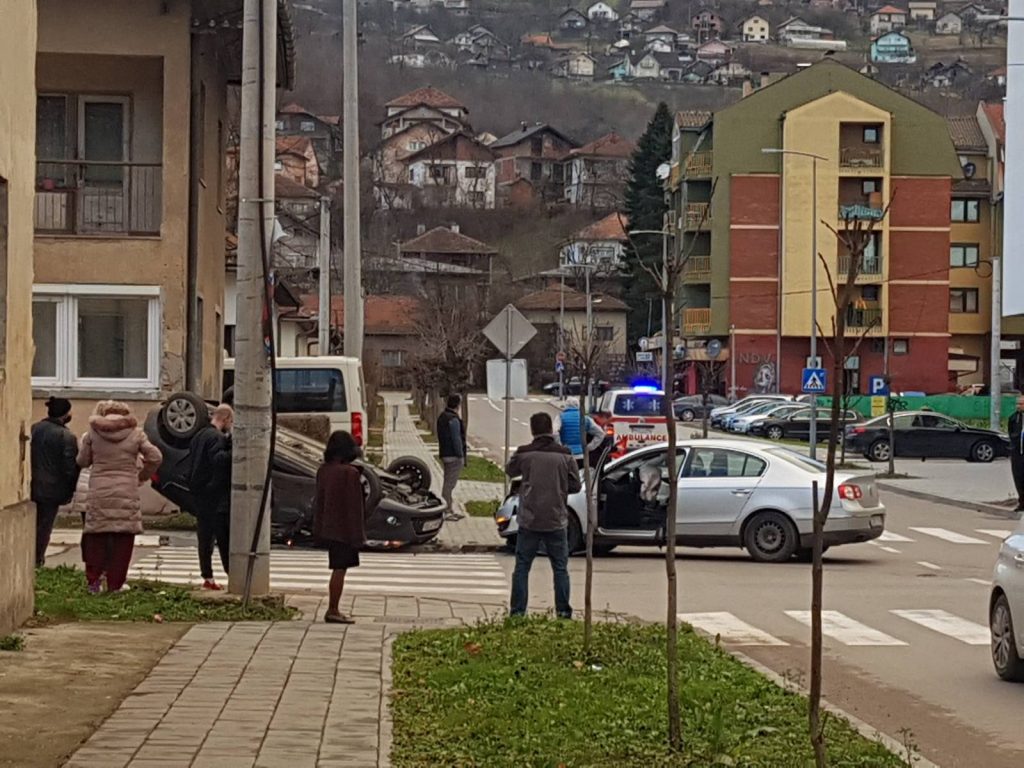 Teška saobraćajna nesreća u Doboju (FOTO)