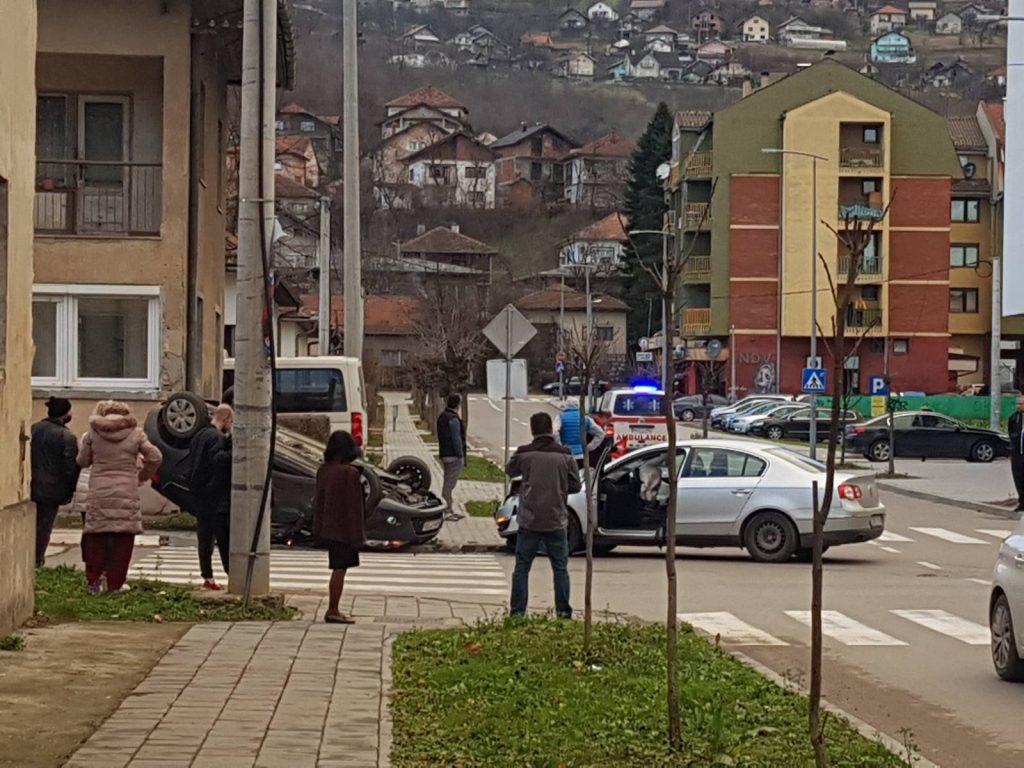 Teška saobraćajna nesreća u Doboju (FOTO) Teška saobraćajna nesreća u Doboju (FOTO)