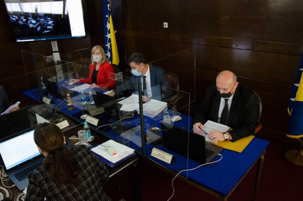 FBiH usvojila program ekonomskih reformi: Najavljene mjere štednje u javnom sektoru FBiH usvojila program ekonomskih reformi: Najavljene mjere štednje u javnom sektoru