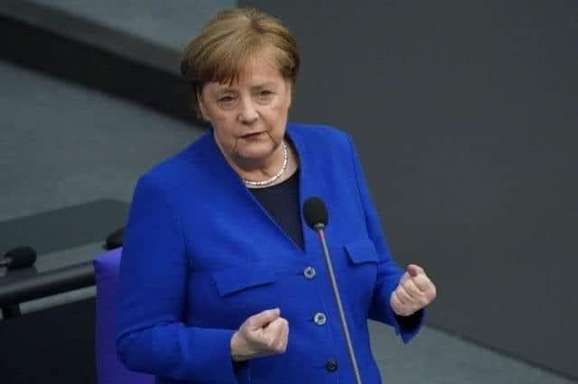 Njemačka se oprostila od Merkel sa šest minuta toplog pljeskanja.