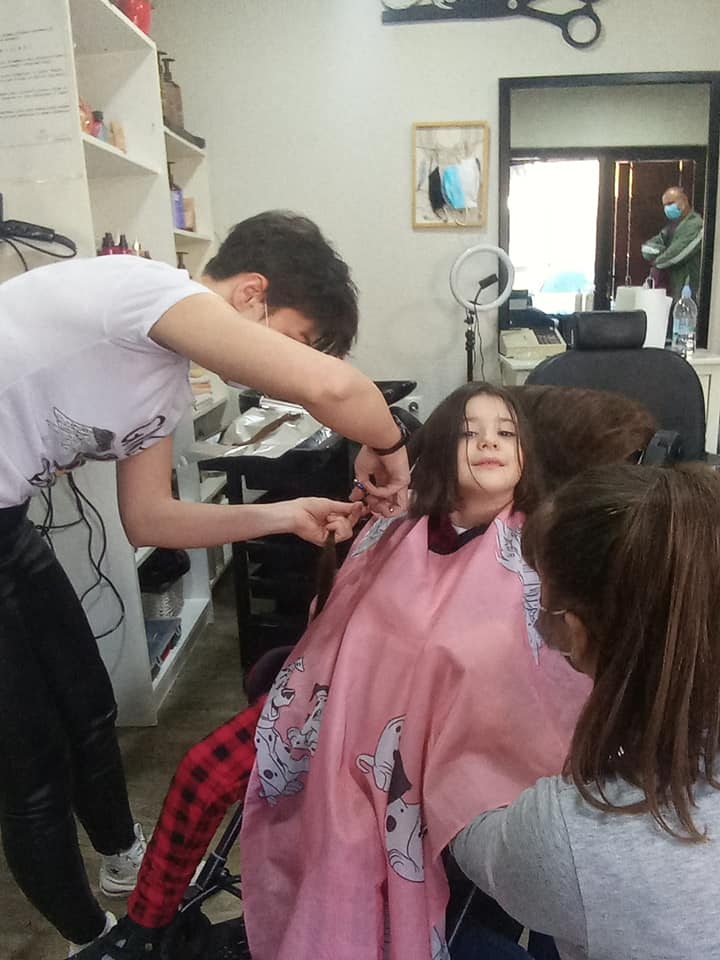 Cazinska heroina: Djevojčica Iman Dizdarević donirala kosu za djecu oboljelu od raka