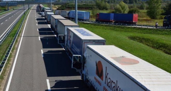 Postignut dogovor sa Hrvatskom: Kamioni mogu normalno prelaziti granicu