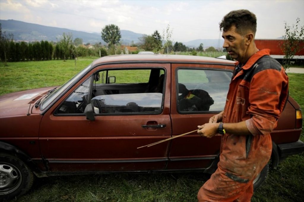 Vjerovali ili ne / Nesko iz Kaćuna otkriva vodu uz pomoć Golfa dvojke