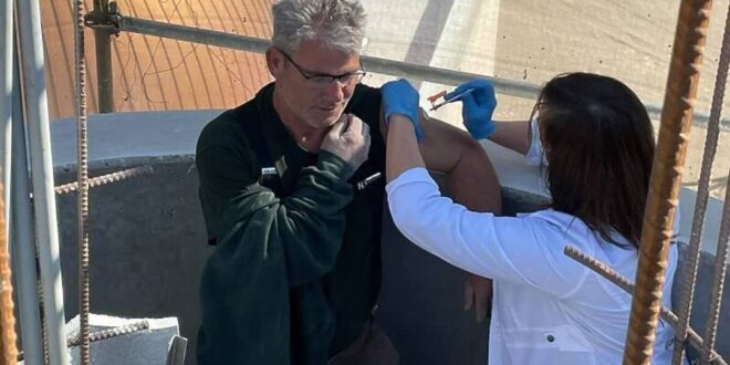 Bosanac u Americi primio vakcinu na vrhu munare koju gradi