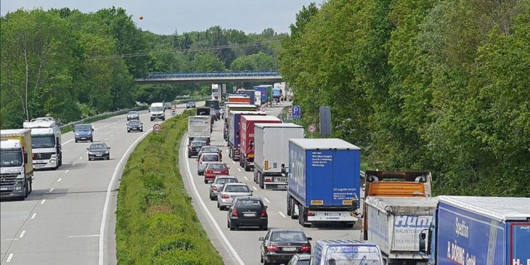 Nakon 50 km vožnje sjetio se da je zaboravio trudnu suprugu na odmorištu: ‘Ovdje je policija…‘