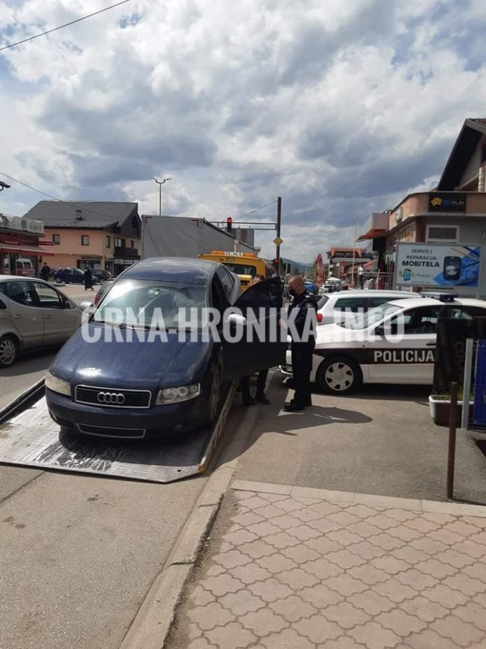 (VIDEO) TEŠANJ: SINU POLICAJCA ODUZELI AUTOMOBIL MARKE AUDI