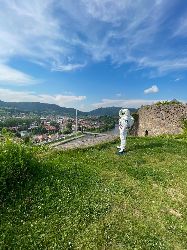 Nepoznati astronaut se prošetao ulicama Maglaja