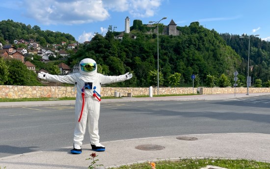 Nepoznati astronaut se prošetao ulicama Maglaja Nepoznati astronaut se prošetao ulicama Maglaja