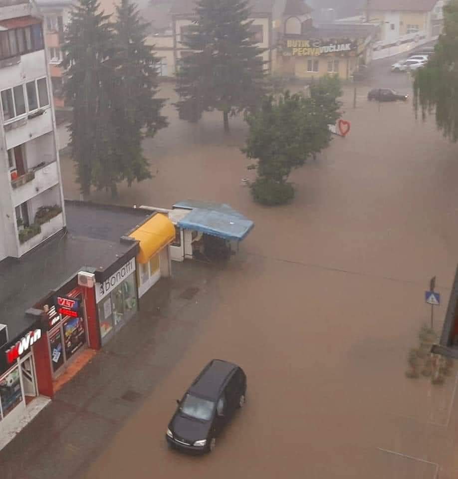 Jako nevrijeme u Modriči, ulice poplavljene