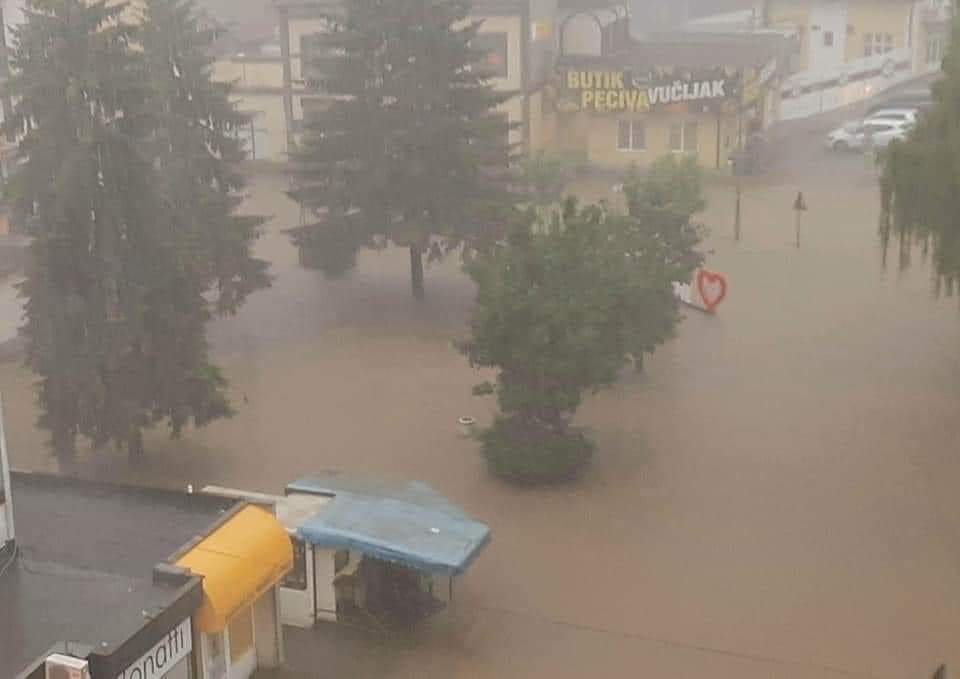 Jako nevrijeme u Modriči, ulice poplavljene
