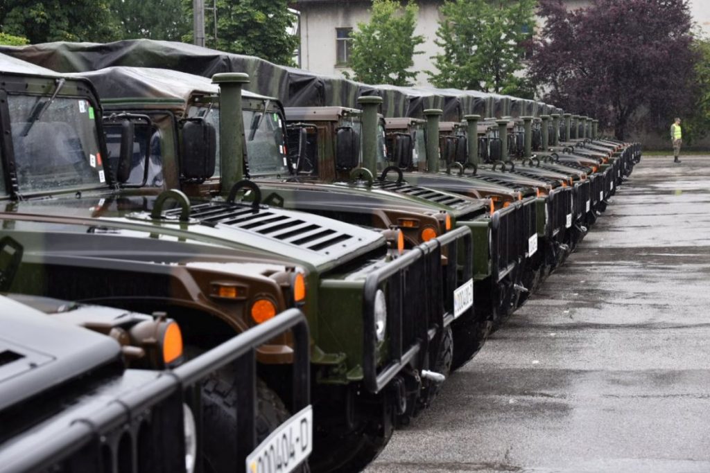 SAD donirale višenamjenska motorna vozila Oružanim snagama BiH SAD donirale višenamjenska motorna vozila Oružanim snagama BiH