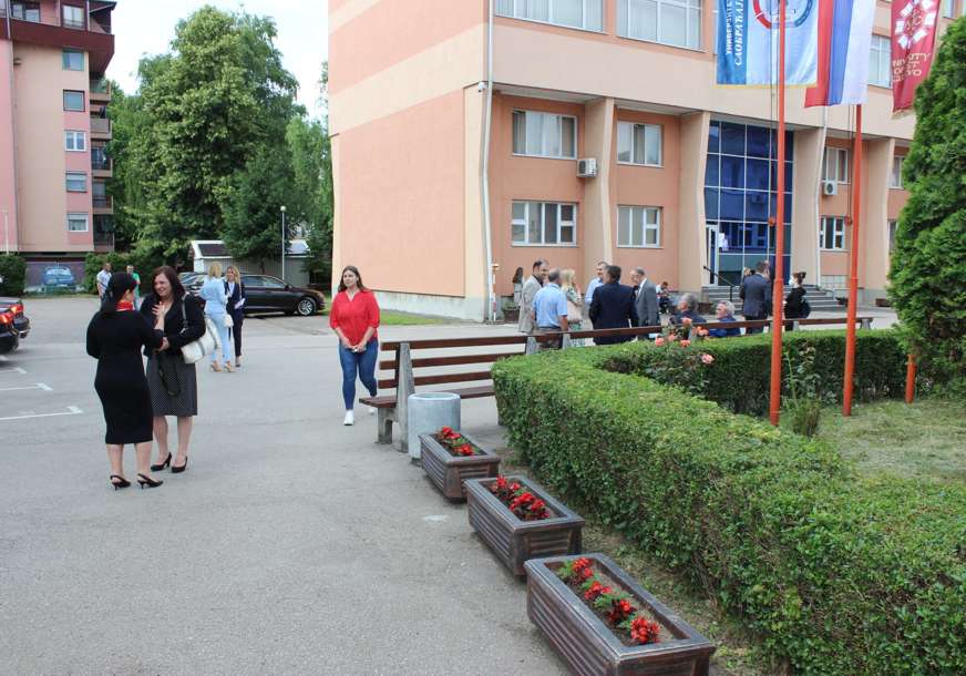 Digli glas protiv "ŠTANCANJA DIPLOMA": Grupa nastavnika dovela u sumnju kvalitet rada Saobraćajnog fakulteta u Doboju Digli glas protiv "ŠTANCANJA DIPLOMA": Grupa nastavnika dovela u sumnju kvalitet rada Saobraćajnog fakulteta u Doboju