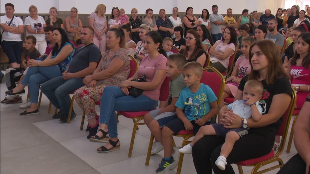DOBOJ: Uručene prve „ponosne kartice” DOBOJ: Uručene prve „ponosne kartice”