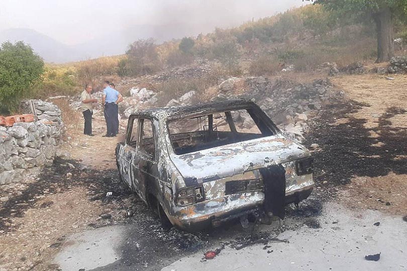 Hercegovac zapalio vlastitu kuću, štalu i automobil pa napao vatrogasce jer su gasili požar
