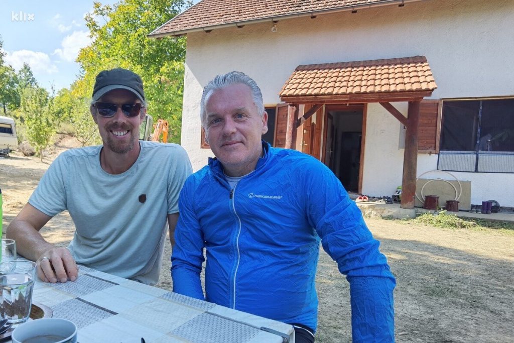 Svi žele u Njemačku, a mi smo kod Bosanske Krupe pronašli Nijemce koji su doselili u BiH Svi žele u Njemačku, a mi smo kod Bosanske Krupe pronašli Nijemce koji su doselili u BiH