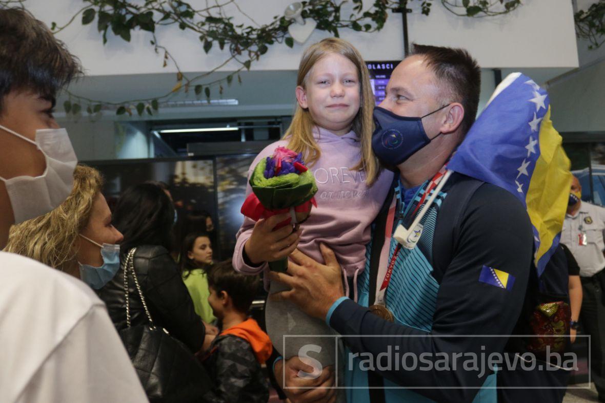 Šampioni velikog srca / Suze radosnice na dočeku najtrofejnijih Zmajeva naše države