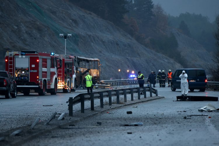 Zapalio se autobus iz Sjeverne Makedonije, najmanje 45 mrtvih (FOTO) Zapalio se autobus iz Sjeverne Makedonije, najmanje 45 mrtvih (FOTO)