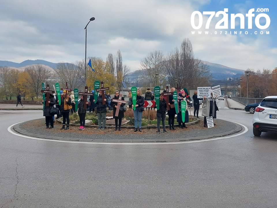 Protest Zeničanki: Reagujmo prije nego nasilnici postanu ubice žena, vaših majki, sestara, kćerki, prijateljica…