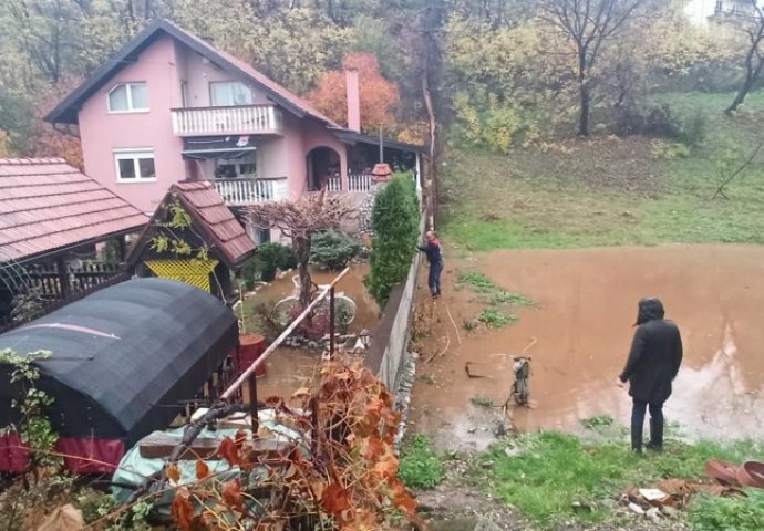 U Tuzli pokrenuto klizište