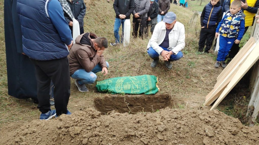 Na vječni počinak ispraćena djevojčica Džena Gadžun Na vječni počinak ispraćena djevojčica Džena Gadžun