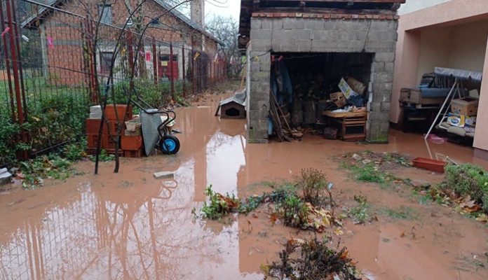 Poplave u BiH: Najkritičnije na Ilidži, spasioci na terenu