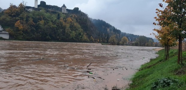 Bosna se izlila ispod gradskog mosta u Maglaju: Zatvoren put Zavidovići - Doboj