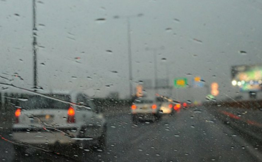 Obustavljen saobraćaj na nekoliko putnih pravaca u BiH zbog obilnih padavina