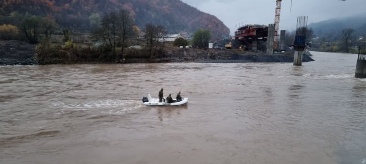 Nastavljena potraga za radnicima koji su jučer pali u rijeku Bosnu