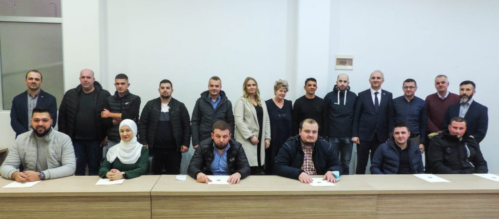 Novih 12 mladih poduzetnika i 20 radnih mjesta u Tešnju Novih 12 mladih poduzetnika i 20 radnih mjesta u Tešnju