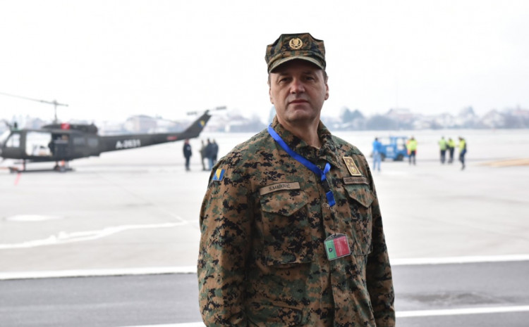 Američki helikopteri stigli u BiH / General Mašović: Ovo je početak modernizacije OSBiH Američki helikopteri stigli u BiH / General Mašović: Ovo je početak modernizacije OSBiH