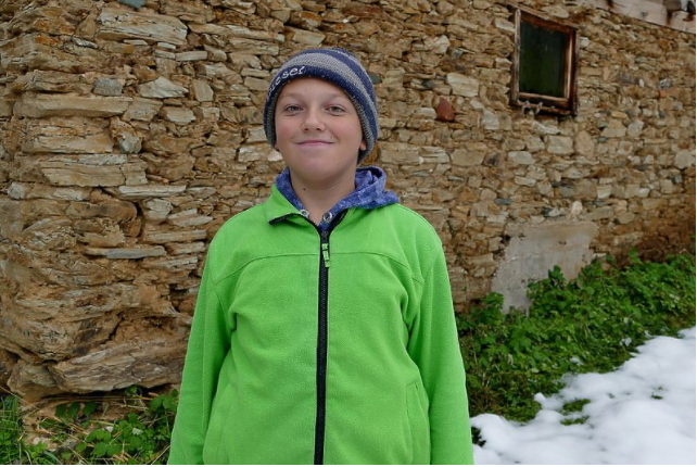 Vrijedni Ibrahim Mahalbašić (13) ima samo jednu želju - traktor kojim će prehranjivati porodicu