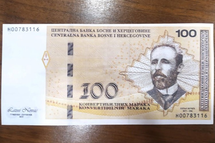 EVO KAKO DA PREPOZNATE KOPIJU: Maloljetni Dobojlija osumnjičen za falsifikovanje novca (FOTO) EVO KAKO DA PREPOZNATE KOPIJU: Maloljetni Dobojlija osumnjičen za falsifikovanje novca (FOTO)