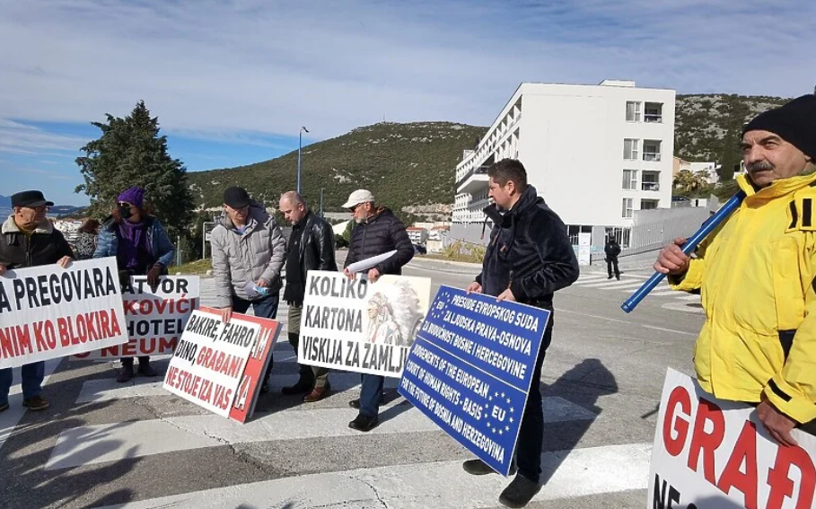 Manja grupa građana u Neumu traži da svi međunarodni akteri budu "persone non grata"