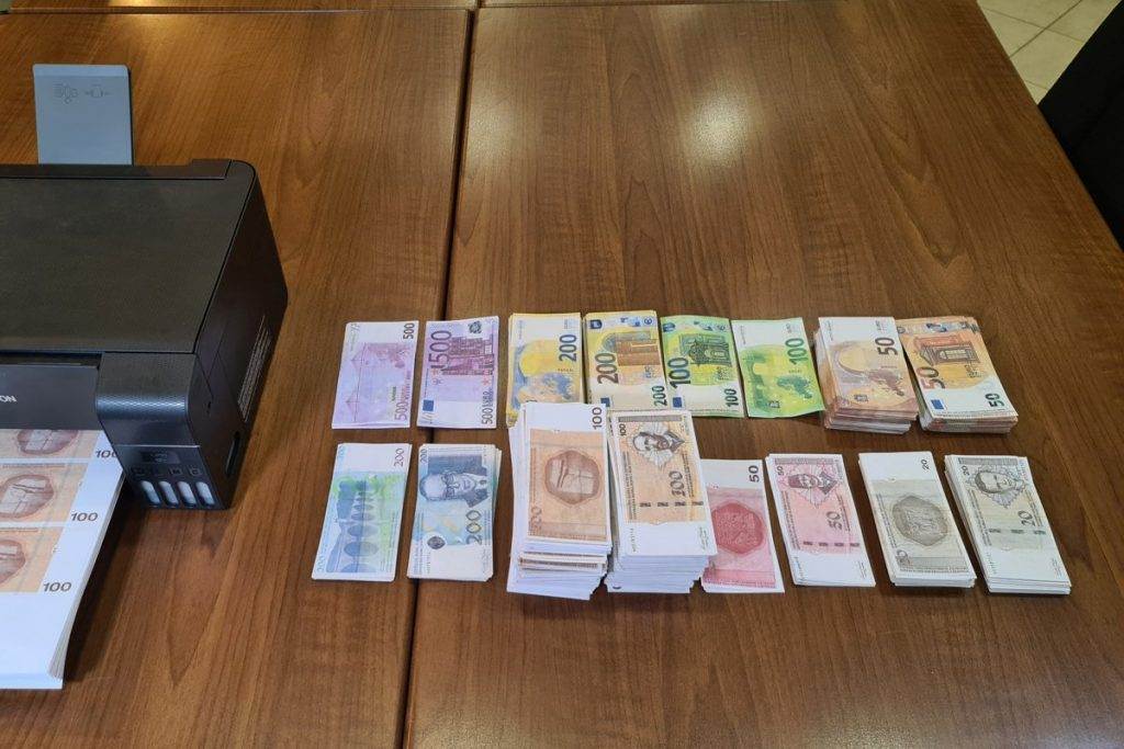 EVO KAKO DA PREPOZNATE KOPIJU: Maloljetni Dobojlija osumnjičen za falsifikovanje novca (FOTO)