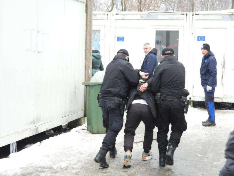 Granična policija BiH spriječila međunarodnu trgovinu ljudima, u Blažuju uhapšeni Pakistanci