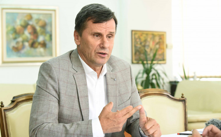 Novalić: Dogovorili smo da porodiljska naknada bude 300 KM, a ne 1.000 KM kao Kanton Sarajevo