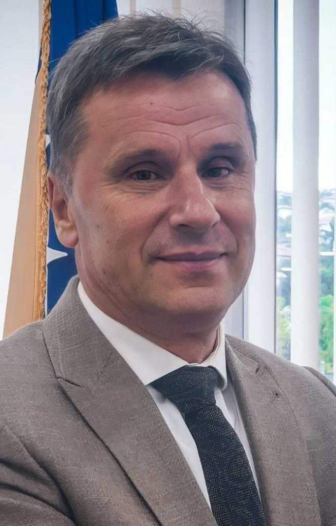 Novalić: Dogovorili smo da porodiljska naknada bude 300 KM, a ne 1.000 KM kao Kanton Sarajevo Novalić: Dogovorili smo da porodiljska naknada bude 300 KM, a ne 1.000 KM kao Kanton Sarajevo
