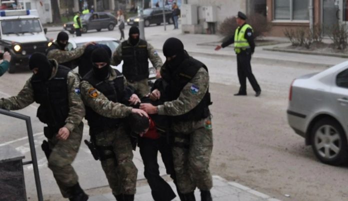 TROJICA MLADIĆA IZ TEŠNJA KRALI VOZILA PO BIH: POLICIJA IM KONAČNO STALA U KRAJ