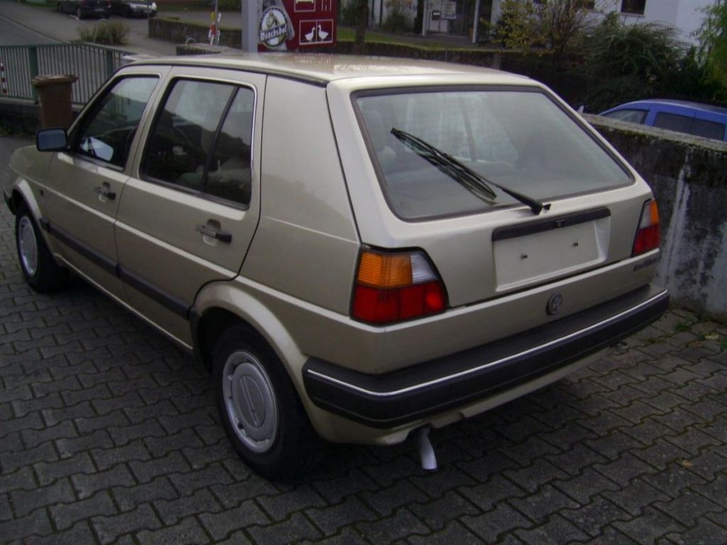 DOBOJSKA POLICIJA ODUZELA „GOLF 2“: Vozač dužan 60 hiljada maraka za kazne DOBOJSKA POLICIJA ODUZELA „GOLF 2“: Vozač dužan 60 hiljada maraka za kazne