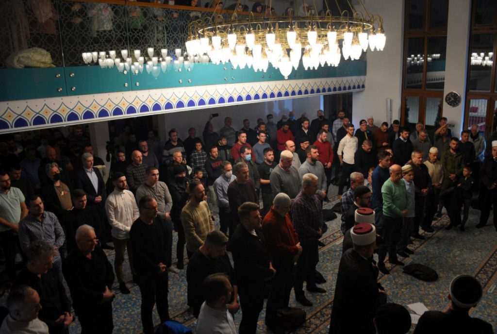 Muslimani obilježili mubarek noć Lejletu-l-miradž Muslimani obilježili mubarek noć Lejletu-l-miradž