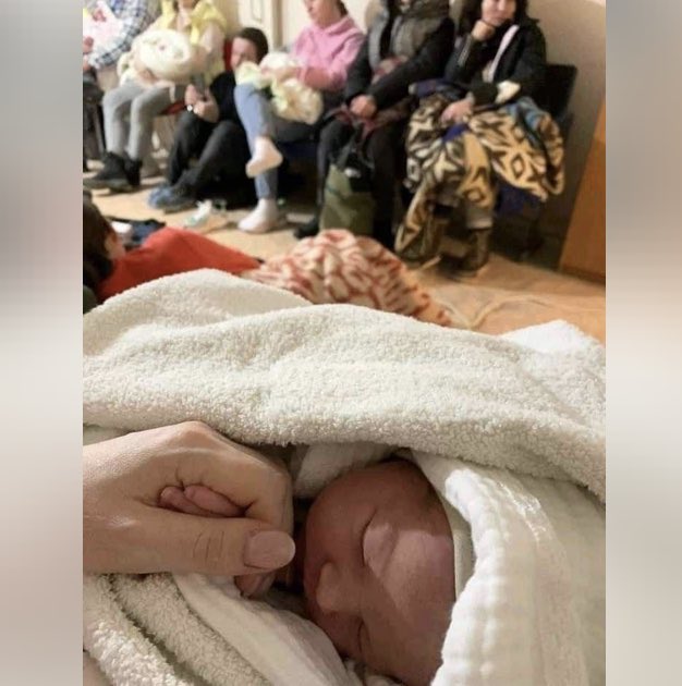 Porođaj u stanici metroa u Kijevu: Fotografija male Mie obišla svijet Porođaj u stanici metroa u Kijevu: Fotografija male Mie obišla svijet
