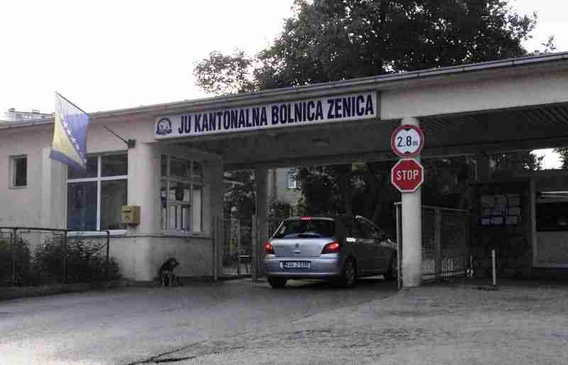 U krugu zeničke bolnice najavljen besplatan parking, ali od provedbe odluke nema ništa U krugu zeničke bolnice najavljen besplatan parking, ali od provedbe odluke nema ništa