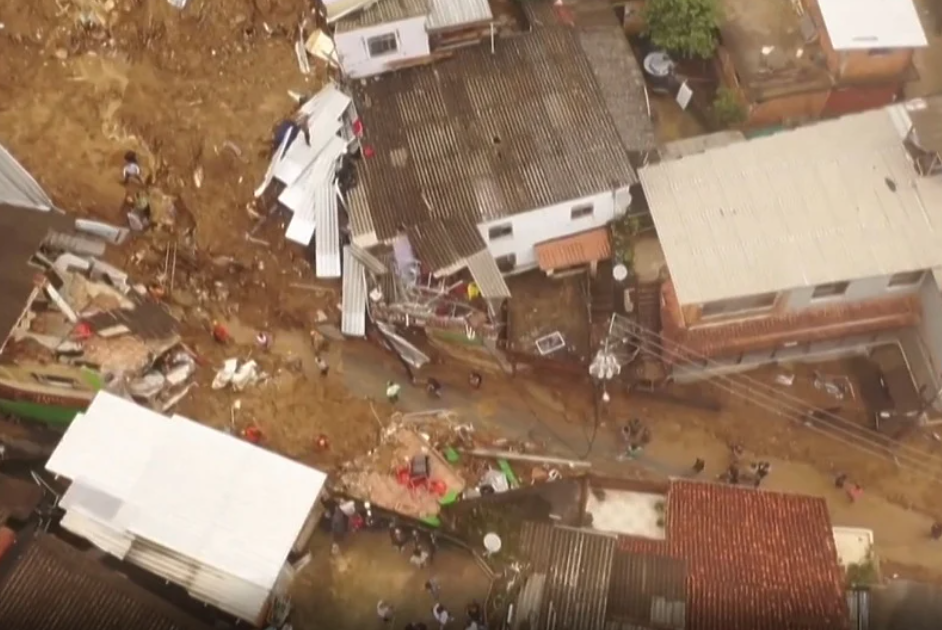 Najmanje 94 osobe poginule u klizištima i poplavama u brazilskom gradu Petropolisu