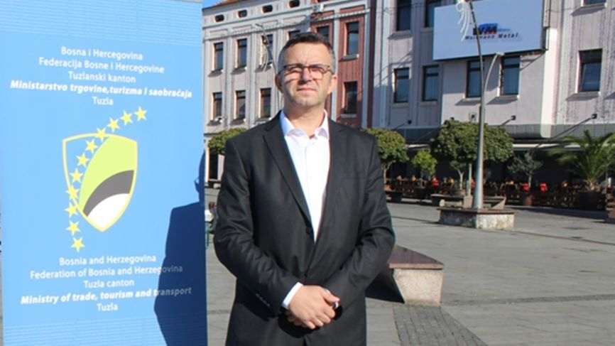 ZAPOŠLJAVANJA NA UKC TUZLA: NA KONKURSU NAJBOLJA KĆERKA DOKTORA SA PROSJEKOM 7.1, STALNI ANGAŽMAN DOBILA I BIVŠA MINISTRICA IZ PDA ZAPOŠLJAVANJA NA UKC TUZLA: NA KONKURSU NAJBOLJA KĆERKA DOKTORA SA PROSJEKOM 7.1, STALNI ANGAŽMAN DOBILA I BIVŠA MINISTRICA IZ PDA