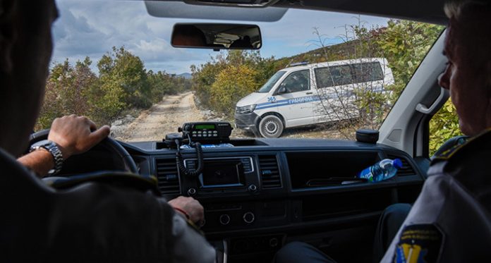 RAZOTKRILA IH APLIKACIJA SKY: GRANIČNI POLICAJAC VLADAN KOVAČEVIĆ PREVOZIO DROGU ZA NARKOBANDU